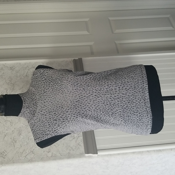 Lightweight sleeveless metalic small turtleneck by Style Co - Picture 3 of 5